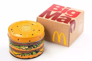  环保理念融入赛事包装，纸质纪念品替代塑料