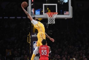  贾巴尔发球上网战术奏效轻取胜利果实