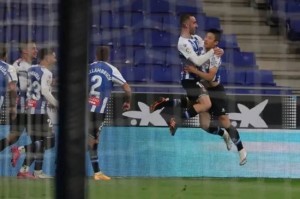  中场核心伤愈，回归首战传射建功