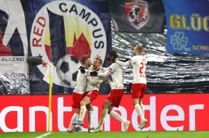  欧冠淘汰赛抽签揭晓，死亡之组引关注