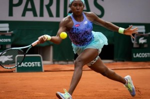  斯维亚泰克连胜纪录延续，罗兰加洛斯展风采