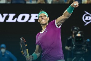  红土之王纳达尔复出首秀，直落三盘轻松晋级次轮  