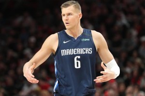  东契奇超神发挥独行侠大胜森林狼