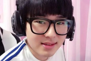  电竞主播转型教练，双重身份创佳绩