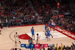  公牛拉文空中作业暴扣点燃全场