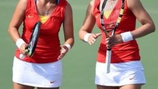  中国金花双打建功，段莹莹/郑赛赛法网夺冠