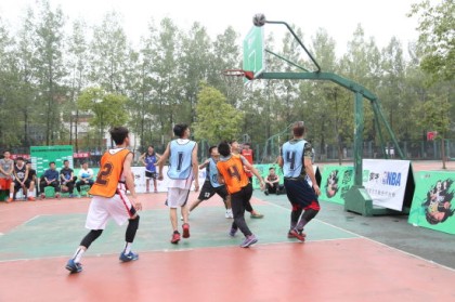  校园篮球蓬勃发展，基层培养见成效