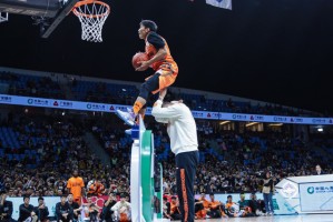  扣篮大赛惊艳全场，创意动作频现