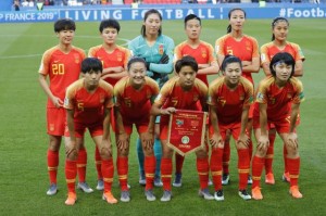  女足姑娘创历史，首次捧起洲际奖杯