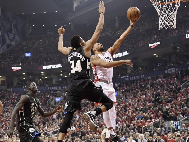  内线巨兽统治篮下，篮板怪兽筑起禁飞区