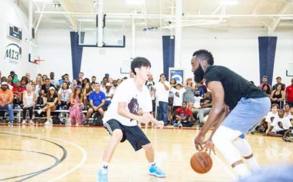  篮球纪录片热播，回顾经典瞬间感动人心