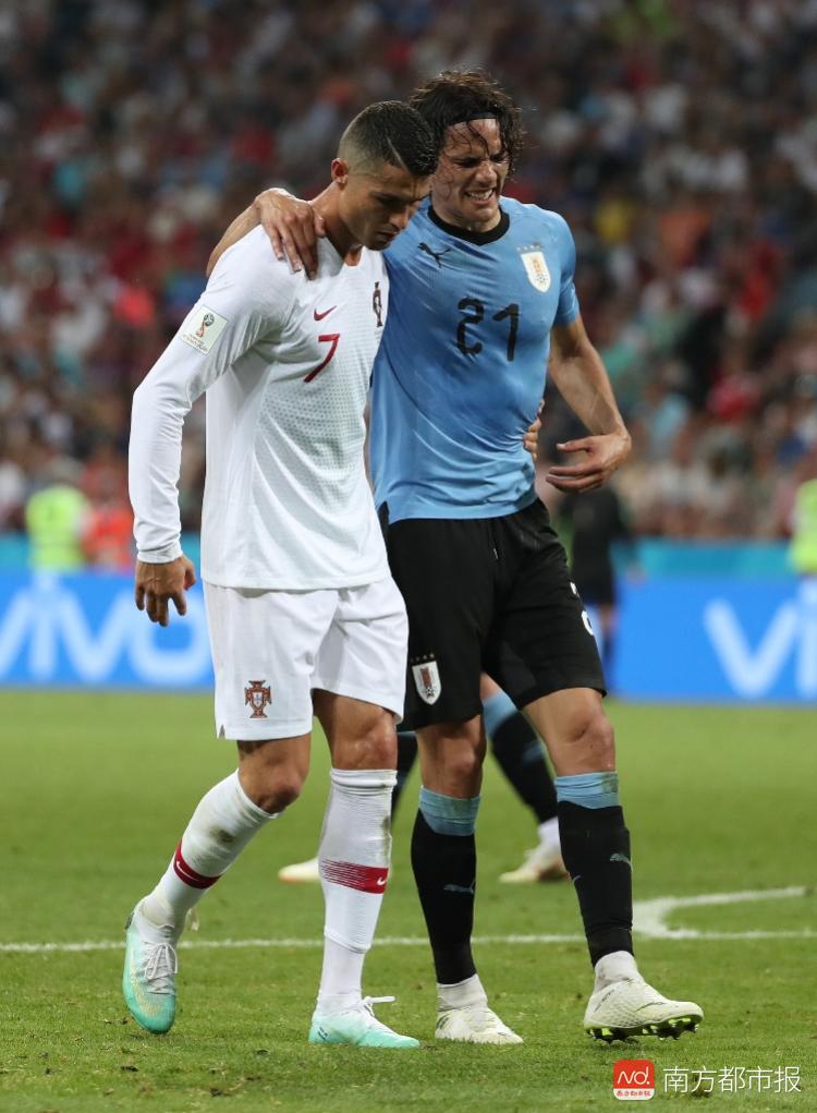  乌拉圭锋霸苏亚雷斯独中三元助球队大胜对手