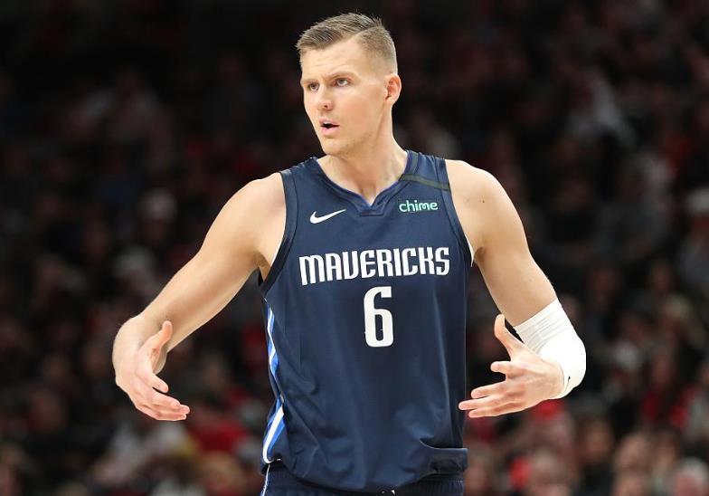  东契奇超神发挥独行侠大胜森林狼