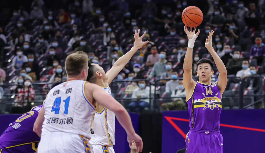  郭艾伦突破上篮绝杀北京首钢震惊全场