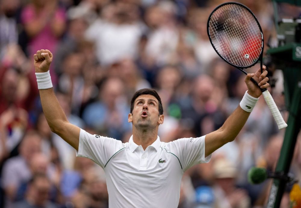  温网决赛激战正酣，德约科维奇强势冲击三连冠