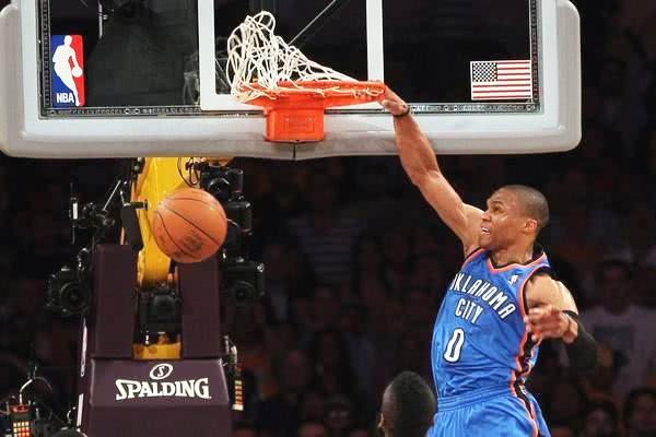  篮球评论员犀利点评，深度解读比赛走向