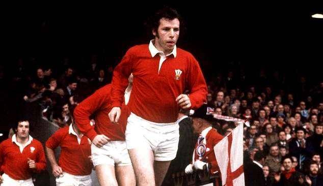  传奇球星退役仪式举行，球迷含泪送别偶像  