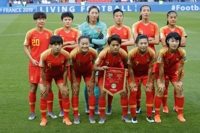  女足姑娘创历史，首次捧起洲际奖杯