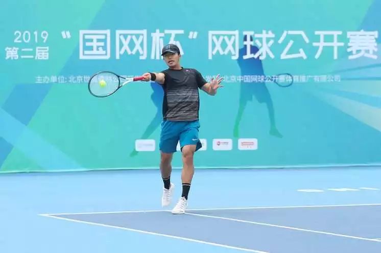  老年网球爱好者增多，养生打法注重节奏控制